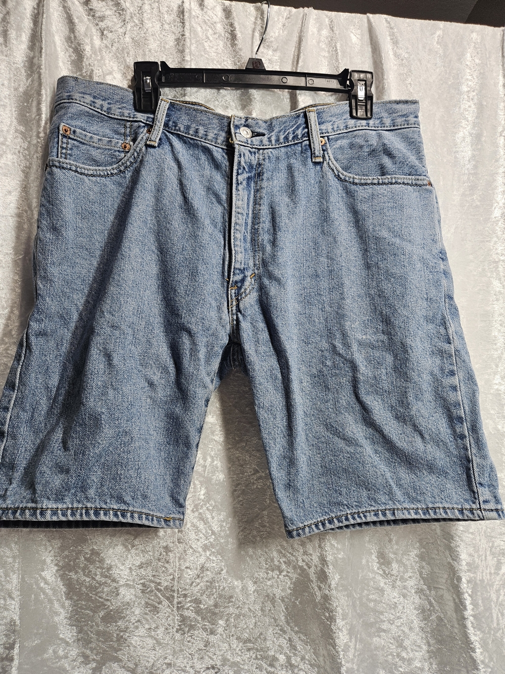 Levi's Men's Straight Fit, Size 36 light blue denim shorts